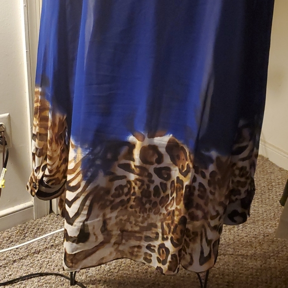 🐆Striking Animal print  tunic - Picture 6 of 6